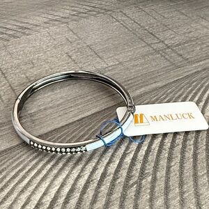 Manluck Silver Bangle with Rhinestones